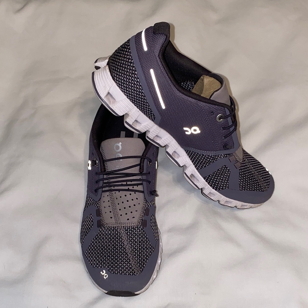 On Cloud Women’s Running Shoes – Size 7.5W – Slate Gray/White